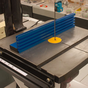 The MAGFENCE II™ Universal Magnetic Fence mounted on bandsaw